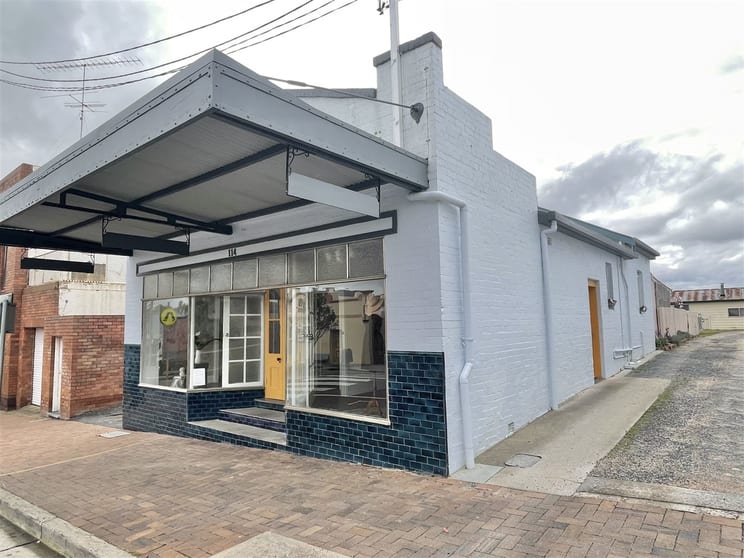 Click to view all images 114 High Street Tenterfield NSW 2372 - Image 1