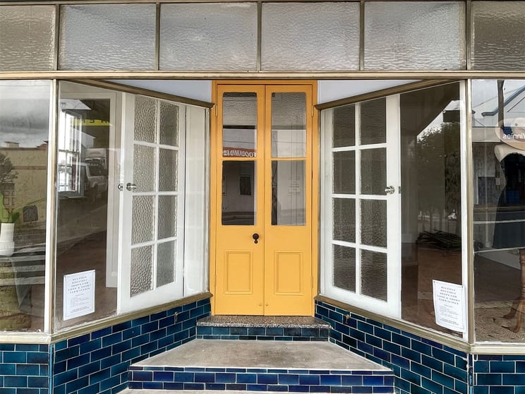 Click to view all images 114 High Street Tenterfield NSW 2372 - Image 2