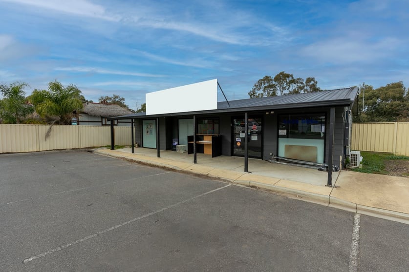 Click to view all images 942 Wellington Street Strathfieldsaye VIC 3551 - Image 2