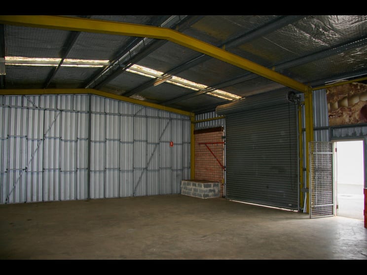 Click to view all images Unit 5/90 King Road East Bunbury WA 6230 - Image 2