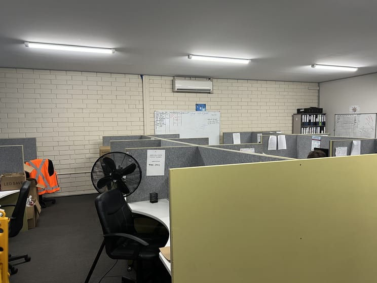 Click to view all images 19 Arthurton Road Northcote VIC 3070 - Image 3