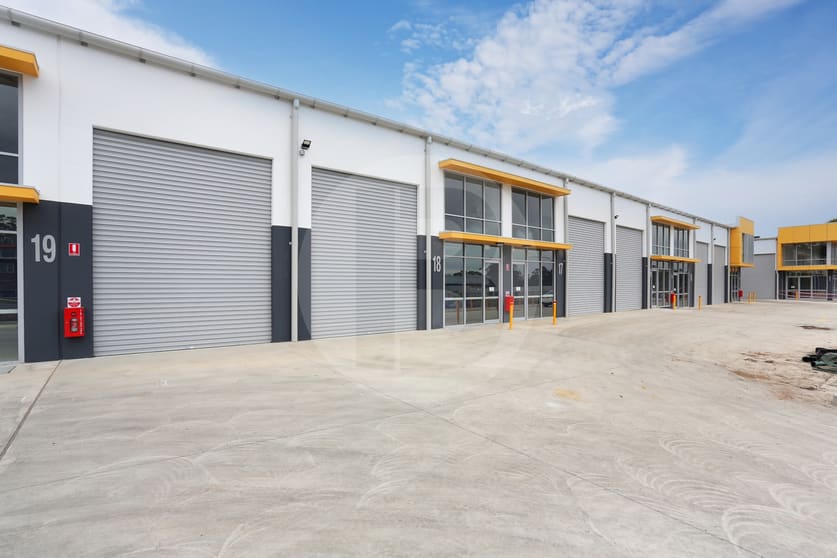 Click to view all images 18/2 MONEY CLOSE Rouse Hill NSW 2155 - Image 1