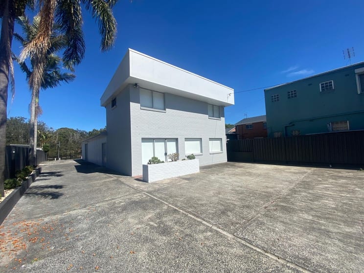 Click to view all images 19 Lake St Budgewoi NSW 2262 - Image 2