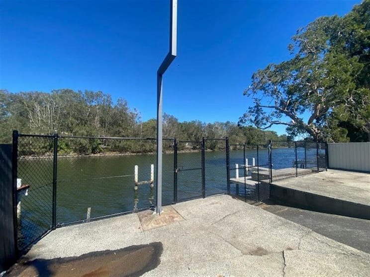 Click to view all images 19 Lake St Budgewoi NSW 2262 - Image 3
