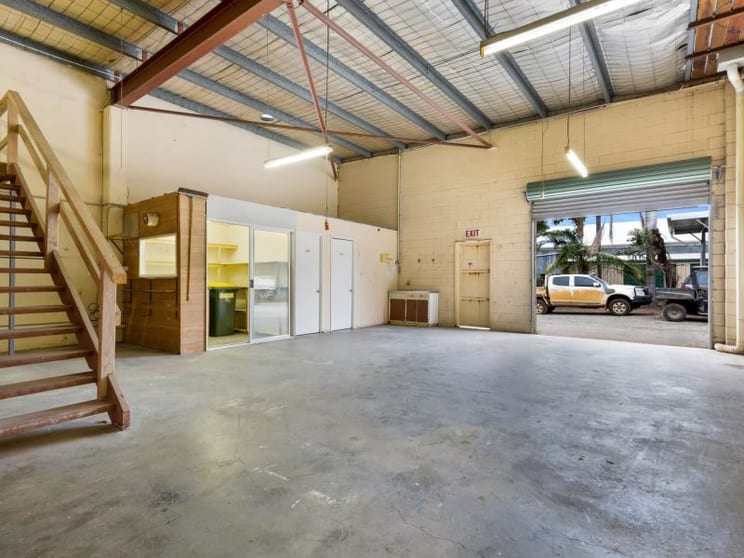 Click to view all images Unit 2/2/7 Derby Street Rockhampton City QLD 4700 - Image 3