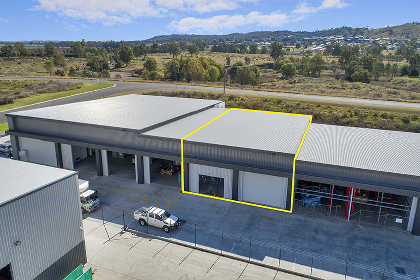 2/1 Curtiss Close Tamworth NSW 2340 - Image 2