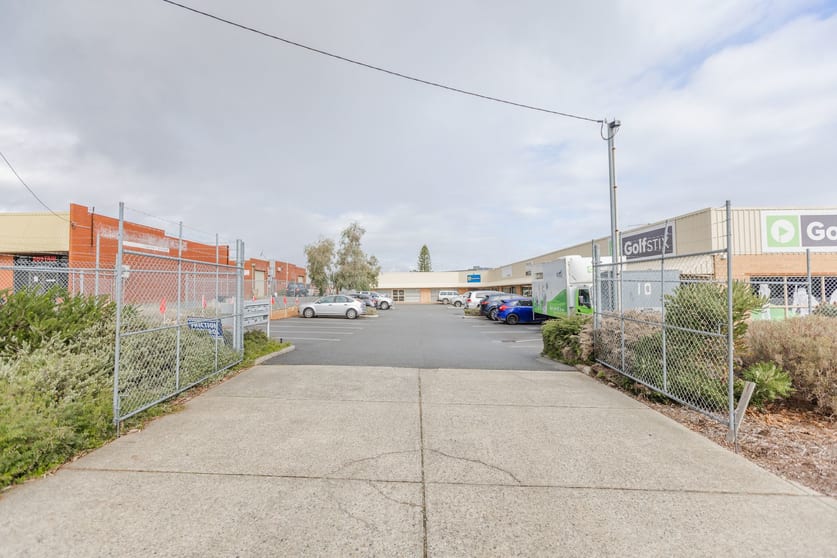 Click to view all images 8/10 O'Connor Way Wangara WA 6065 - Image 3