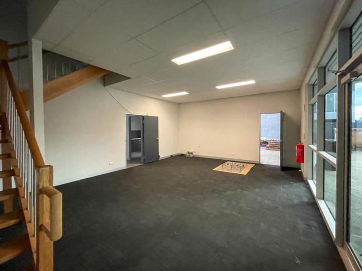 Click to view all images 2/1 Archer Road Truganina VIC 3029 - Image 2