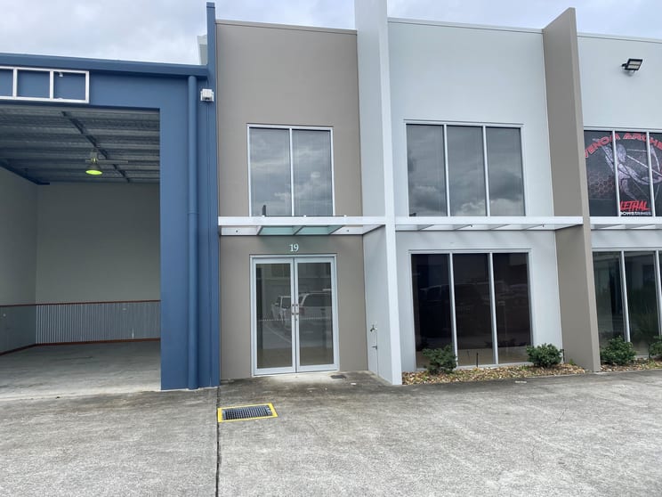 Click to view all images 19/75 Waterway Drive Coomera QLD 4209 - Image 3