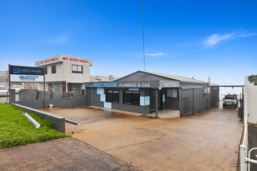 Click to view all images 18 Stradbroke Street Rockville QLD 4350 - Image 1