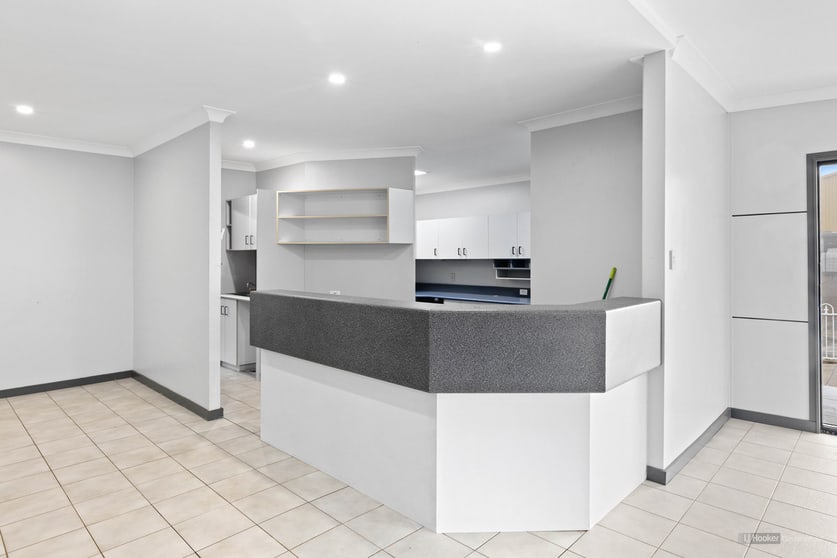 Click to view all images 18 Stradbroke Street Rockville QLD 4350 - Image 3