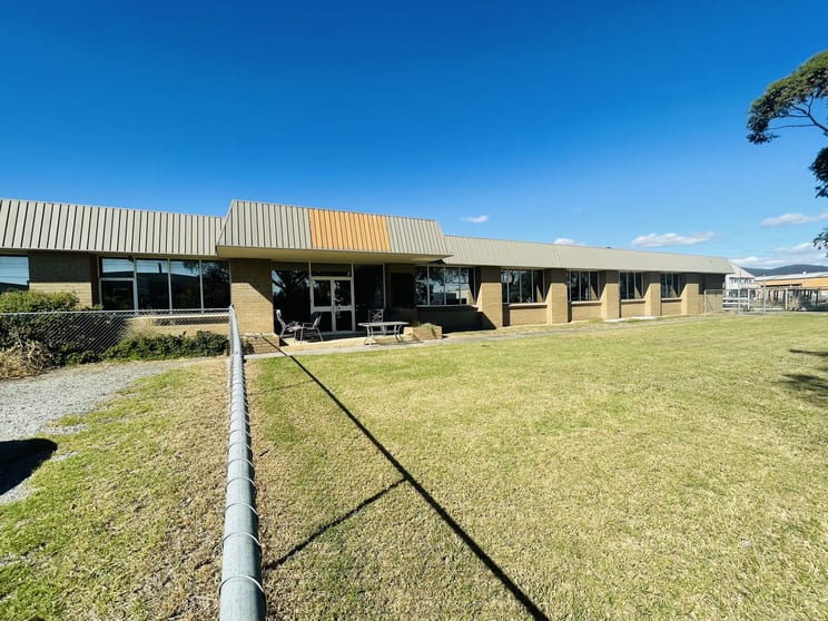Click to view all images 3A/217-219 Colchester Road Kilsyth VIC 3137 - Image 1