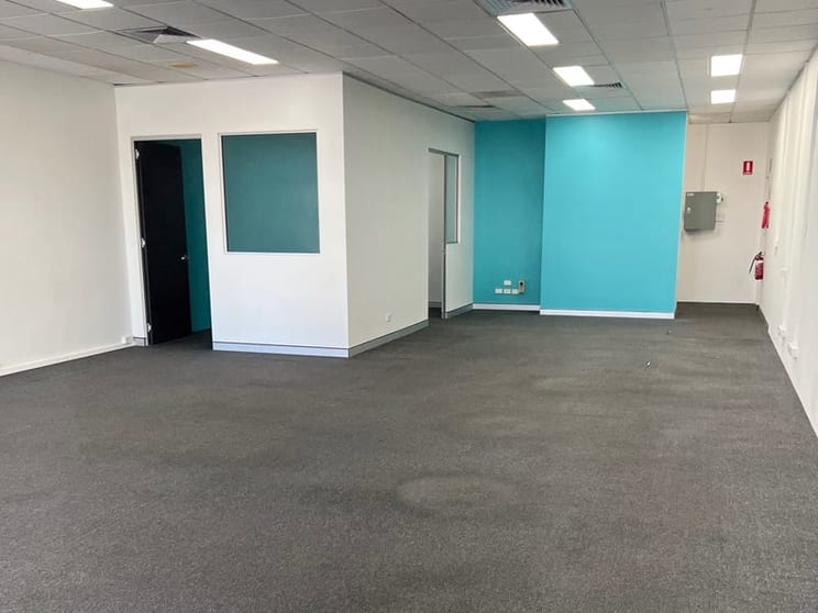 Click to view all images 2/82 Port Stephens Street Raymond Terrace NSW 2324 - Image 3