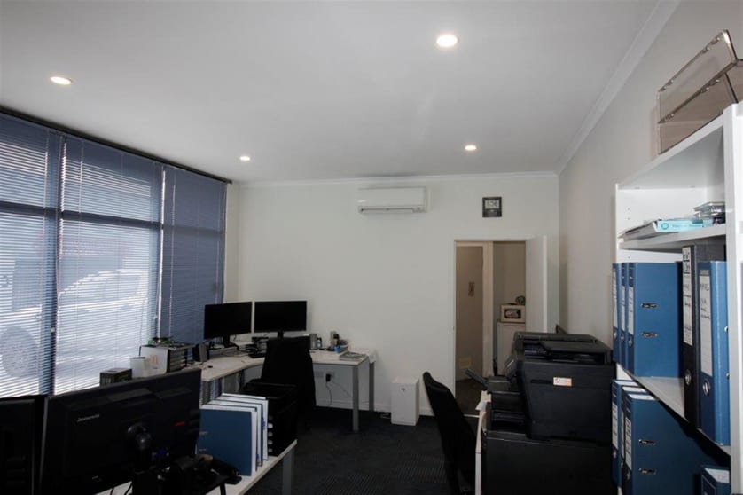 Click to view all images 5/3 Neutron Place Rowville VIC 3178 - Image 3