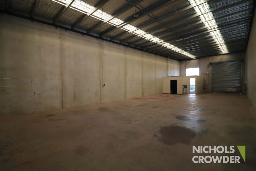 Click to view all images 2/37 Heversham Drive Seaford VIC 3198 - Image 3