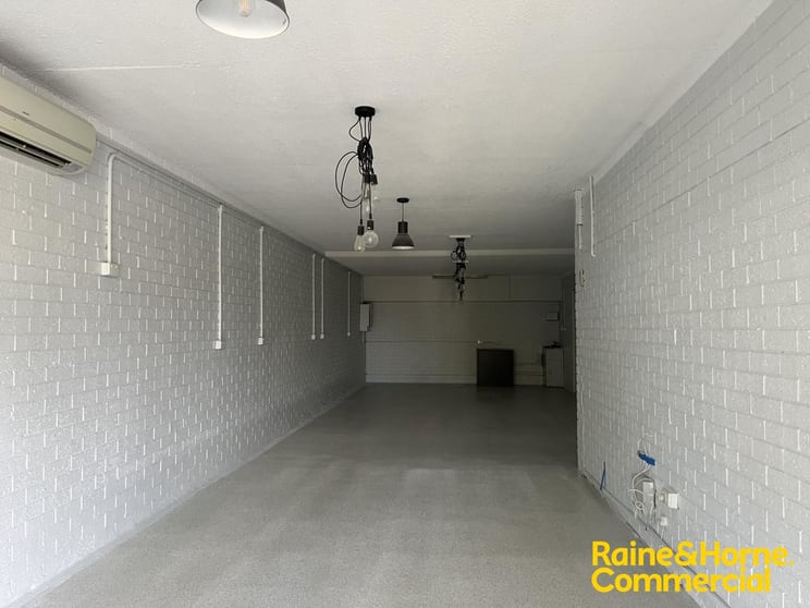 Click to view all images 3/41 Brisbane Water Drive Point Clare NSW 2250 - Image 3