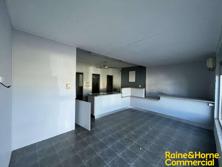 Click to view all images 332 Mann Street Gosford NSW 2250 - Image 2