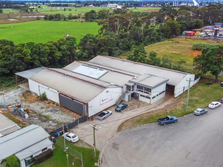 Click to view all images 8 Victa Way Bomaderry NSW 2541 - Image 2