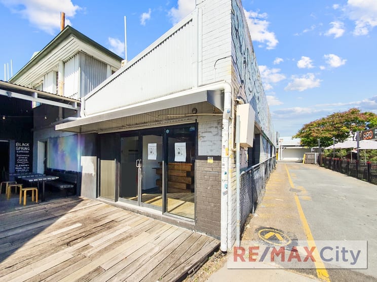Click to view all images 360 Logan Road Stones Corner QLD 4120 - Image 3