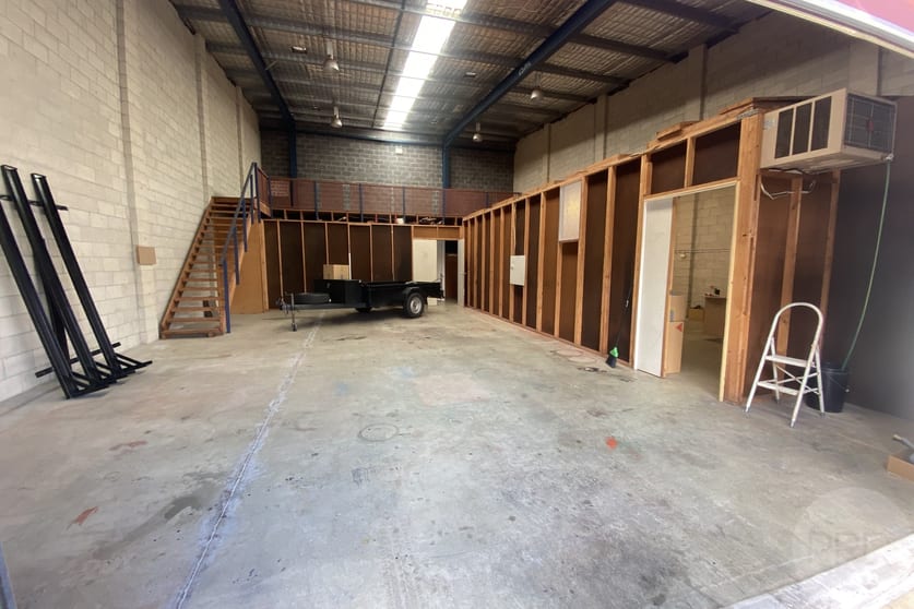 Click to view all images 2/3 Pullman Place Emu Plains NSW 2750 - Image 2