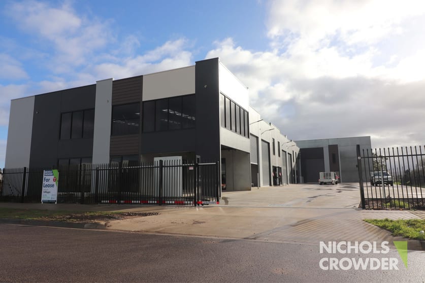 Click to view all images 2/25 Gwen Road Cranbourne West VIC 3977 - Image 1