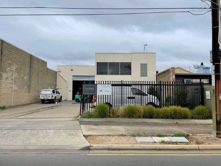 Click to view all images W/House/45 Hampton Road Keswick SA 5035 - Image 1