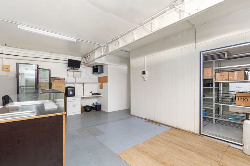 Click to view all images 414D Esplanade Torquay QLD 4655 - Image 3
