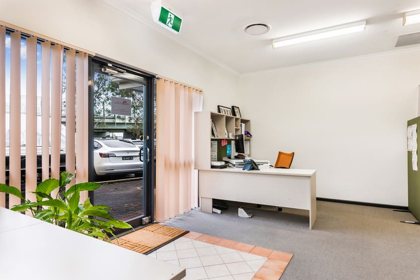 Click to view all images Suite 4/8 Denna Street Maroochydore QLD 4558 - Image 3