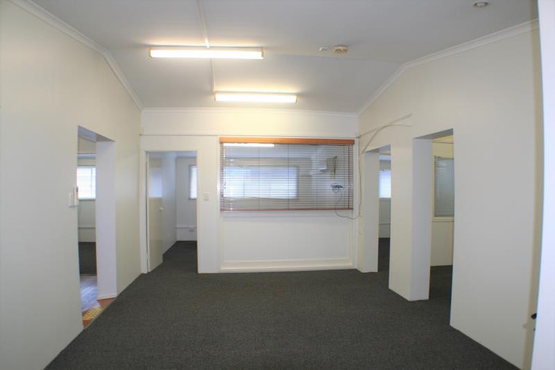 Click to view all images Level 1, Suite 5/46-50 Spence Street Cairns City QLD 4870 - Image 3