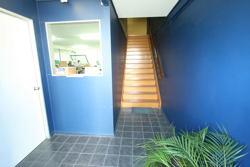 Click to view all images 2&3/115 Robinson Road Geebung QLD 4034 - Image 3