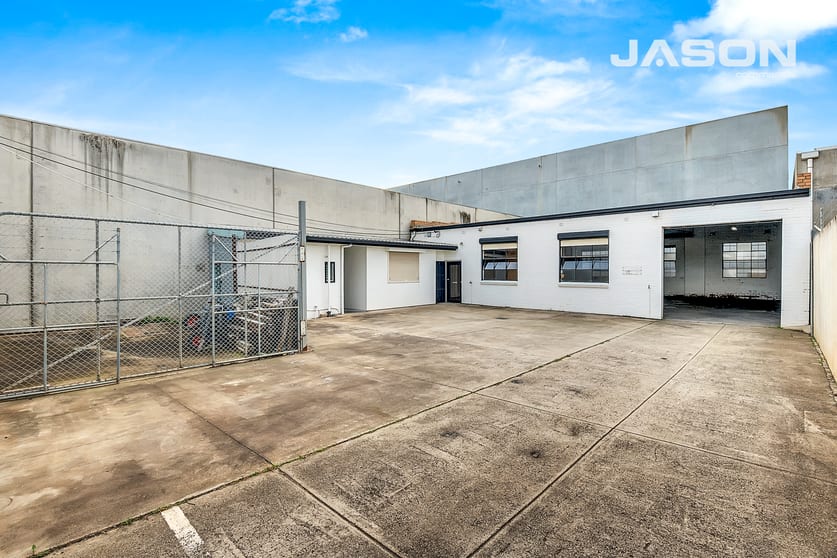 Click to view all images 28A McIntosh Street Airport West VIC 3042 - Image 2