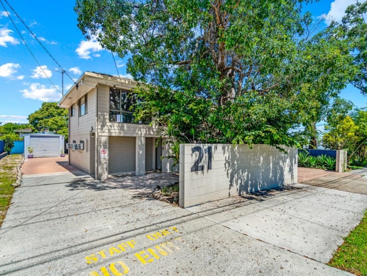 Click to view all images 21 Vanessa Boulevard Springwood QLD 4127 - Image 1