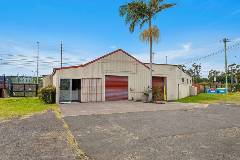 Click to view all images 95 Gladstone Avenue Coniston NSW 2500 - Image 1