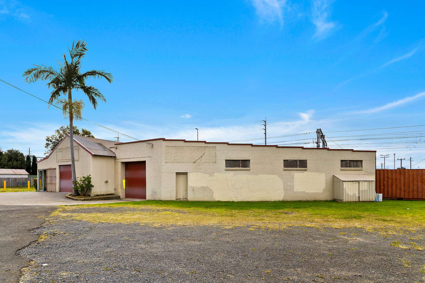 Click to view all images 95 Gladstone Avenue Coniston NSW 2500 - Image 2