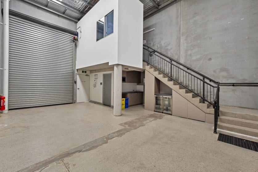 Click to view all images 8 Jullian Close Banksmeadow NSW 2019 - Image 2