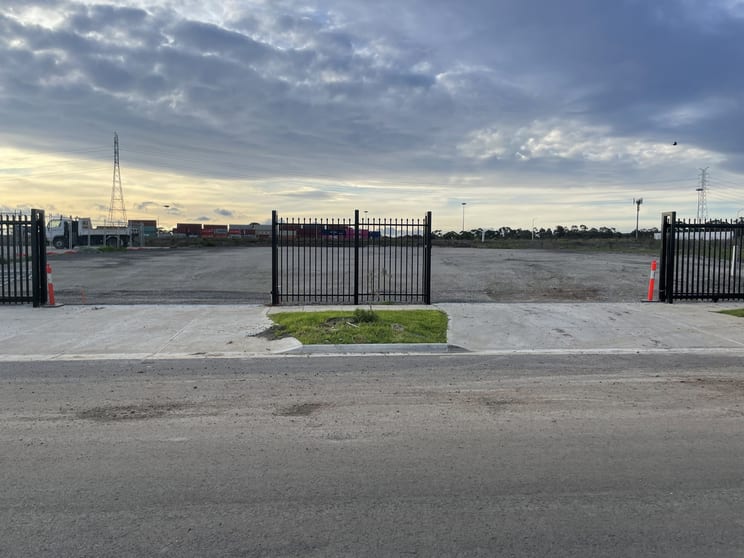 Click to view all images 32 Patch Circuit Laverton North VIC 3026 - Image 1