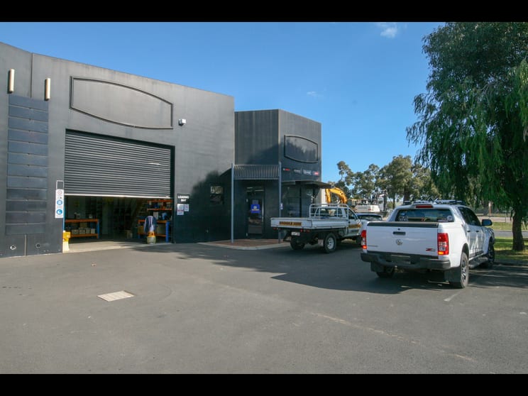 Click to view all images Unit 2/8 Smokebush Drive Davenport WA 6230 - Image 3