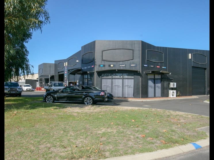 Click to view all images Unit 2/8 Smokebush Drive Davenport WA 6230 - Image 2