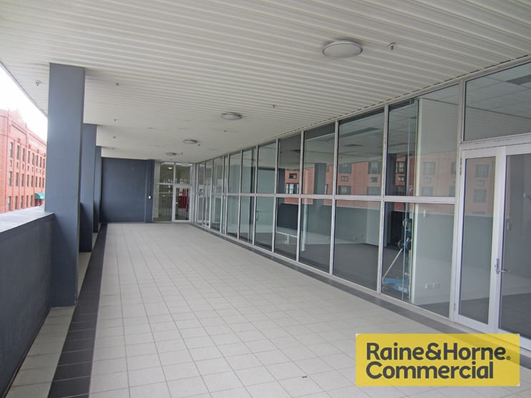 Click to view all images 5B/76 Commercial Road Teneriffe QLD 4005 - Image 3