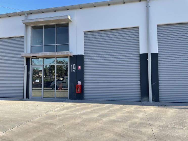 Click to view all images 19/2 Money Close Rouse Hill NSW 2155 - Image 1