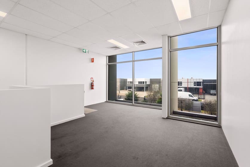 Click to view all images 19 Tarkin Court Bell Park VIC 3215 - Image 2