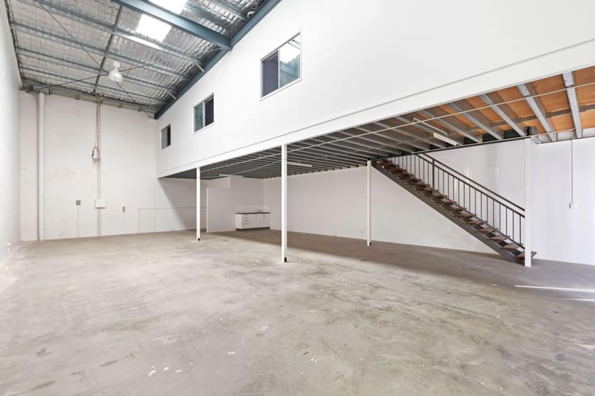 Click to view all images 4/6 Victory East Street Urangan QLD 4655 - Image 3