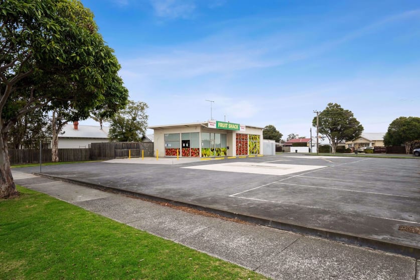Click to view all images 60 St Albans Road Thomson VIC 3219 - Image 2