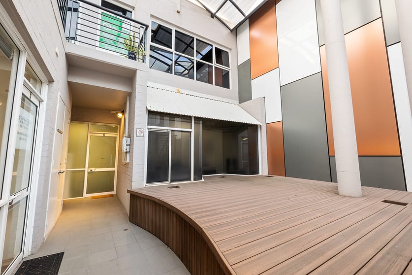 Click to view all images 10/18 Kearns Cres Ardross WA 6153 - Image 2