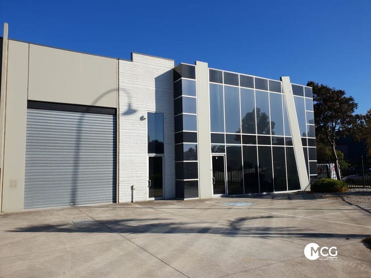 Click to view all images 2/15 Lillee Crescent Tullamarine VIC 3043 - Image 1