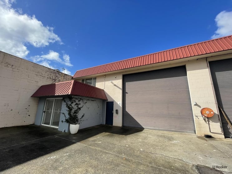 Click to view all images 4/4 Hutchinson Street Burleigh Heads QLD 4220 - Image 1