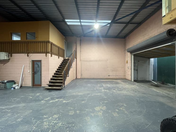 Click to view all images 4/4 Hutchinson Street Burleigh Heads QLD 4220 - Image 3