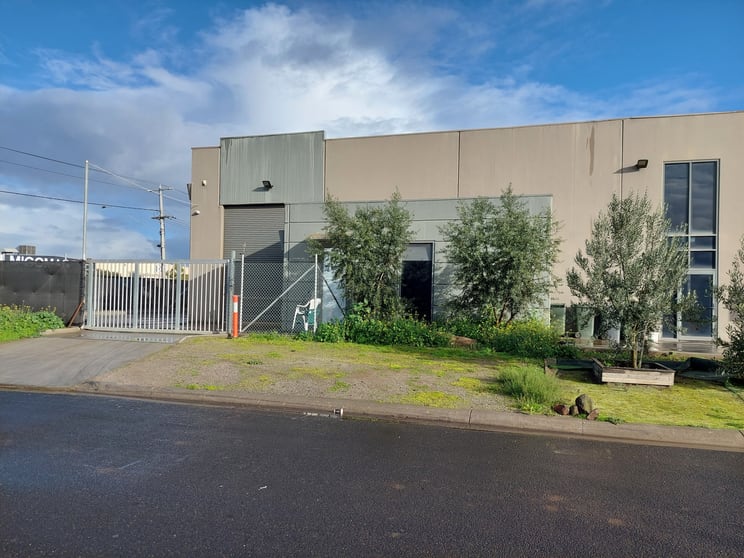 Click to view all images 58 Old Geelong Road Brooklyn VIC 3012 - Image 1