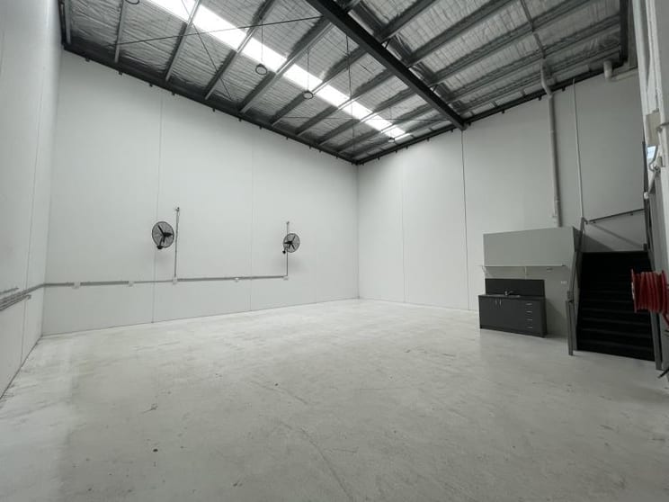 Click to view all images Unit 6/6-177 Salmon St Port Melbourne VIC 3207 - Image 2
