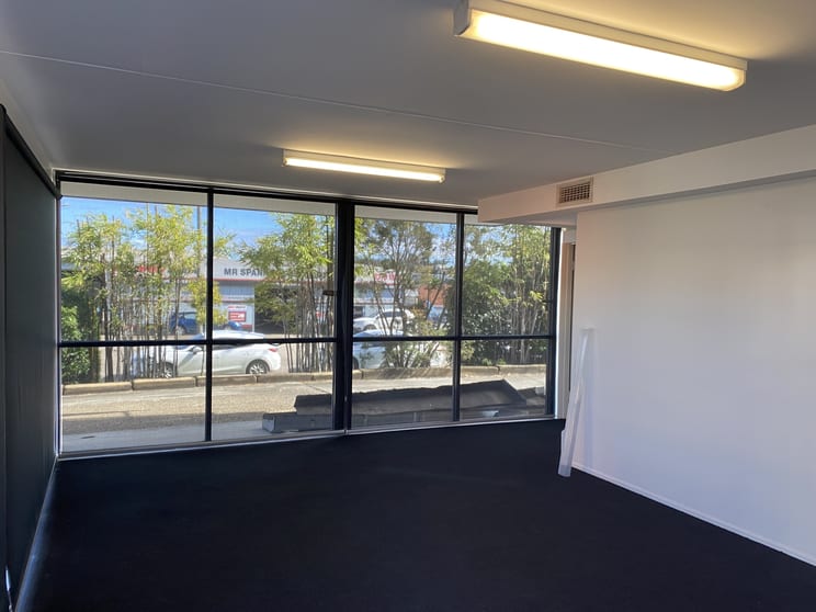 Click to view all images Unit 1/49 Jijaws Street Sumner QLD 4074 - Image 3